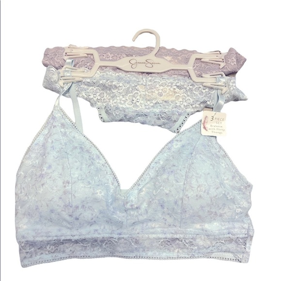 Jessica Simpson brand three-piece set, bralette and two lace thongs - Picture 1 of 11